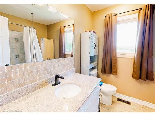 5282 Springcreek Road, Beamsville, ON - Indoor Photo Showing Bathroom
