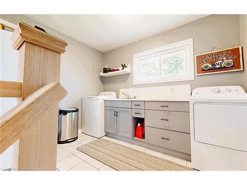 5282 Springcreek Road, Beamsville, ON - Indoor Photo Showing Laundry Room
