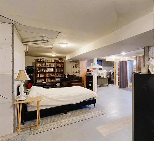 5282 Springcreek Road, Beamsville, ON - Indoor Photo Showing Bedroom