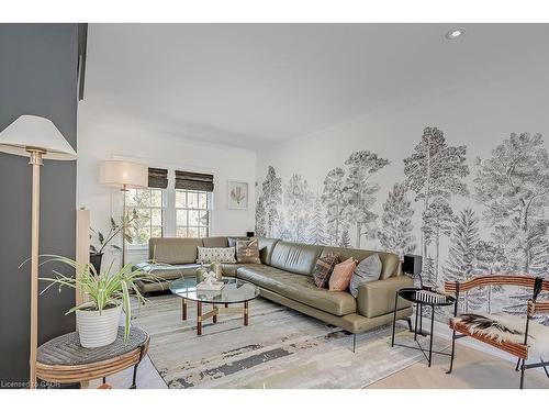1060 Mohawk Road, Burlington, ON - Indoor Photo Showing Living Room