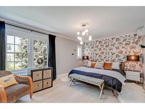 1060 Mohawk Road, Burlington, ON - Indoor Photo Showing Bedroom