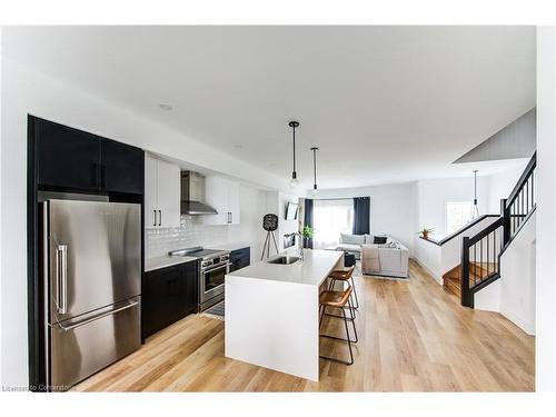 14-4222 Lismer Lane, London, ON - Indoor Photo Showing Kitchen With Upgraded Kitchen
