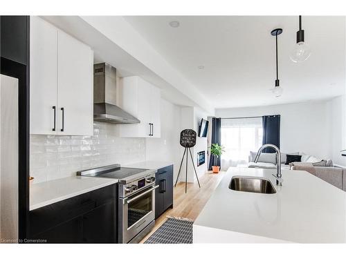 14-4222 Lismer Lane, London, ON - Indoor Photo Showing Kitchen With Upgraded Kitchen