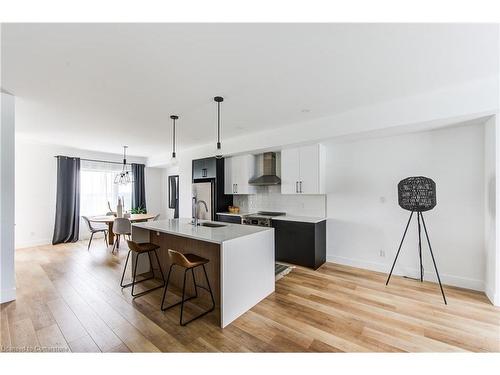 14-4222 Lismer Lane, London, ON - Indoor Photo Showing Kitchen With Upgraded Kitchen