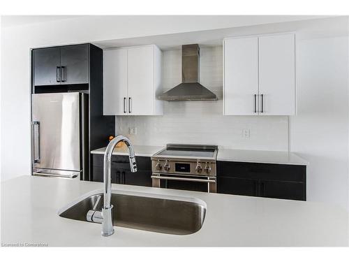 14-4222 Lismer Lane, London, ON - Indoor Photo Showing Kitchen With Double Sink With Upgraded Kitchen