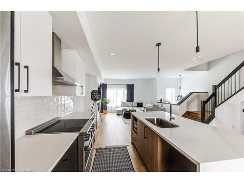 14-4222 Lismer Lane, London, ON - Indoor Photo Showing Kitchen With Upgraded Kitchen