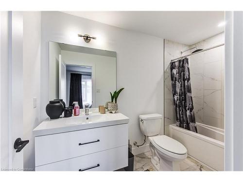 14-4222 Lismer Lane, London, ON - Indoor Photo Showing Bathroom