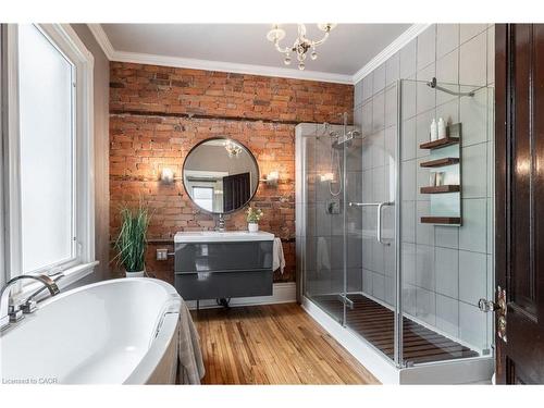 198 Duke Street, Hamilton, ON - Indoor Photo Showing Bathroom