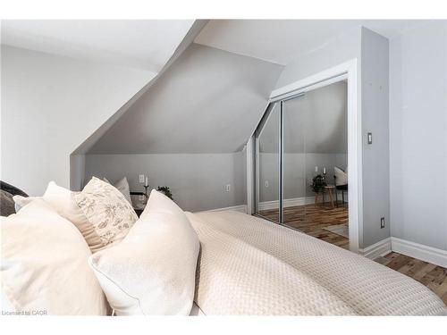 198 Duke Street, Hamilton, ON - Indoor Photo Showing Bedroom