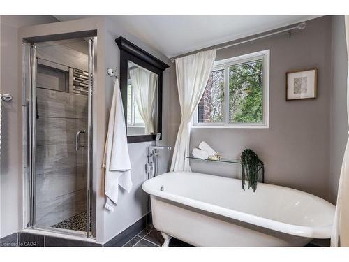 198 Duke Street, Hamilton, ON - Indoor Photo Showing Bathroom