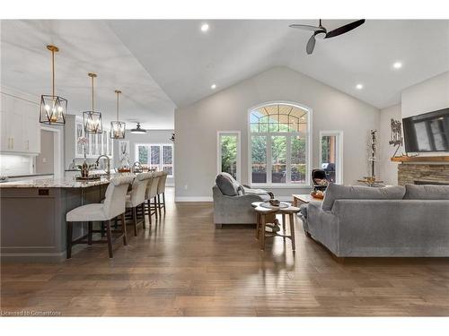 6845 Wellington Road 34, Puslinch, ON - Indoor Photo Showing Other Room