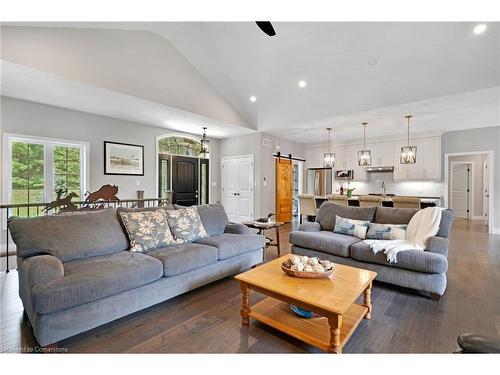 6845 Wellington Road 34, Puslinch, ON - Indoor Photo Showing Living Room