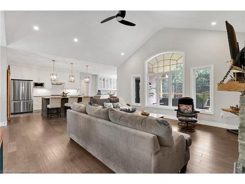 6845 Wellington Road 34, Puslinch, ON - Indoor Photo Showing Living Room