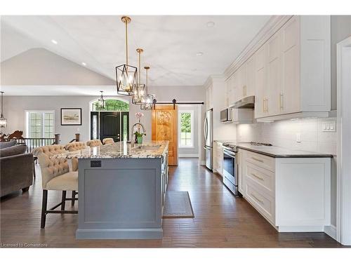 6845 Wellington Road 34, Puslinch, ON - Indoor Photo Showing Kitchen With Upgraded Kitchen