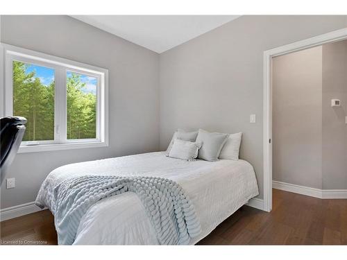 6845 Wellington Road 34, Puslinch, ON - Indoor Photo Showing Bedroom
