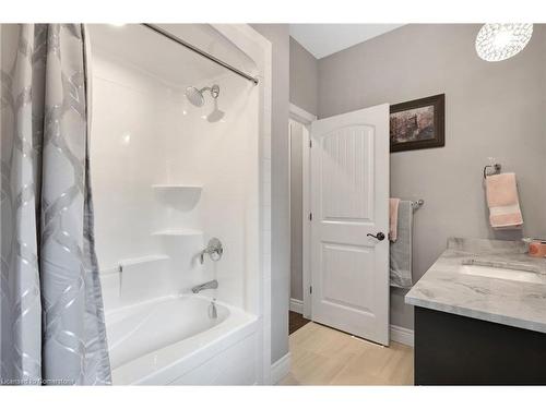 6845 Wellington Road 34, Puslinch, ON - Indoor Photo Showing Bathroom