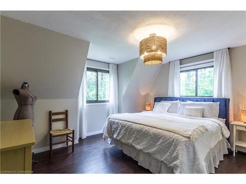 6607 Ellis Road, Cambridge, ON - Indoor Photo Showing Bedroom