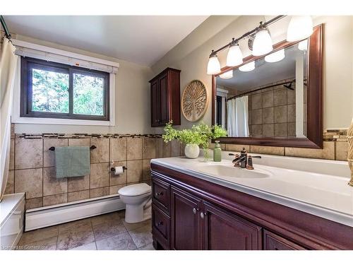 6607 Ellis Road, Cambridge, ON - Indoor Photo Showing Bathroom