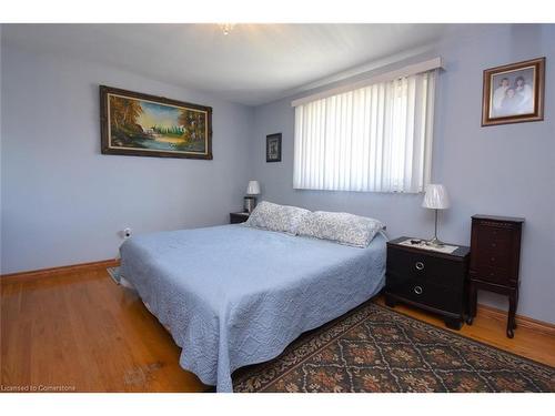 54 Chester Road, Hamilton, ON - Indoor Photo Showing Bedroom