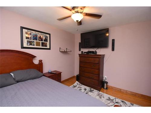 54 Chester Road, Hamilton, ON - Indoor Photo Showing Bedroom