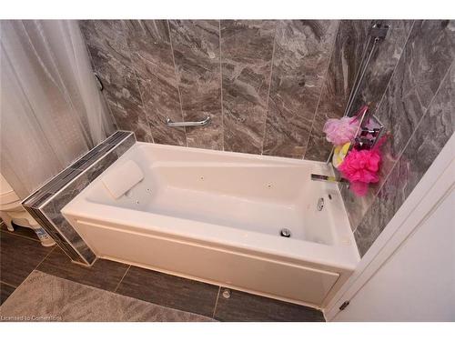 54 Chester Road, Hamilton, ON - Indoor Photo Showing Bathroom