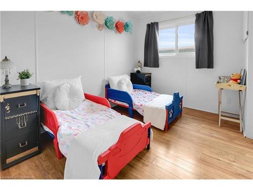 150-3033 Townline Road, Stevensville, ON - Indoor Photo Showing Bedroom