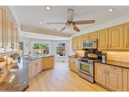 2131 Upland Drive, Burlington, ON - Indoor Photo Showing Kitchen