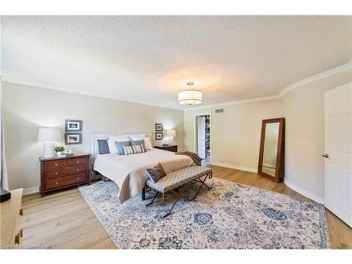 2131 Upland Drive, Burlington, ON - Indoor Photo Showing Bedroom