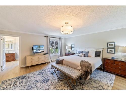 2131 Upland Drive, Burlington, ON - Indoor Photo Showing Bedroom