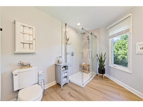 2131 Upland Drive, Burlington, ON - Indoor Photo Showing Bathroom