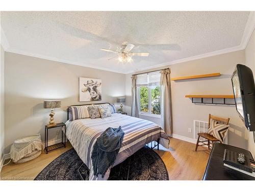 2131 Upland Drive, Burlington, ON - Indoor Photo Showing Bedroom
