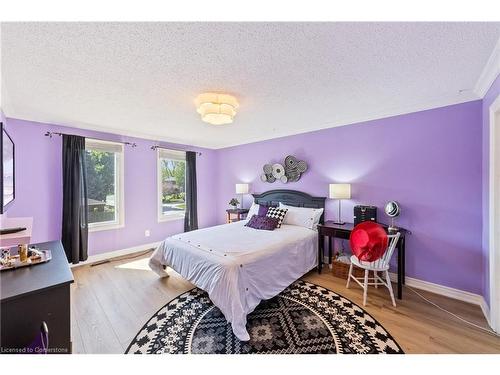 2131 Upland Drive, Burlington, ON - Indoor Photo Showing Bedroom