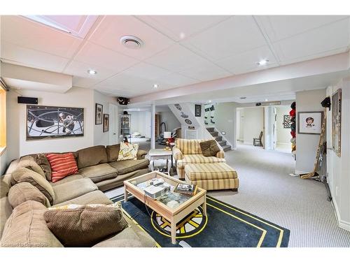 2131 Upland Drive, Burlington, ON - Indoor Photo Showing Living Room