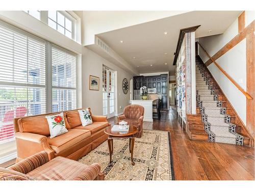 6115 Guelph Line, Burlington, ON - Indoor Photo Showing Living Room
