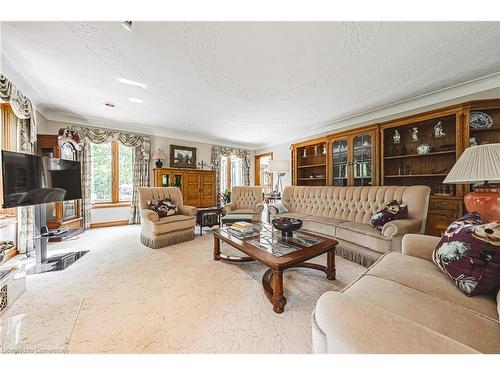 1960 Cream Street, Pelham, ON - Indoor Photo Showing Living Room