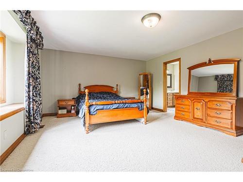1960 Cream Street, Pelham, ON - Indoor Photo Showing Bedroom