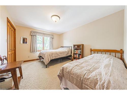 1960 Cream Street, Pelham, ON - Indoor Photo Showing Bedroom