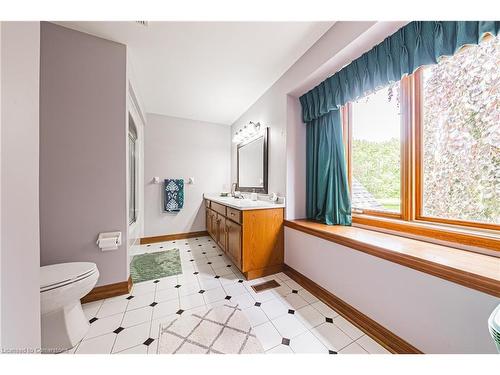 1960 Cream Street, Pelham, ON - Indoor Photo Showing Bathroom