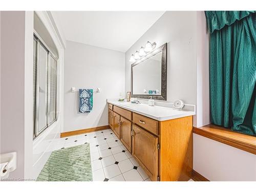 1960 Cream Street, Pelham, ON - Indoor Photo Showing Bathroom