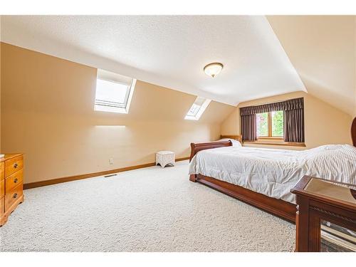 1960 Cream Street, Pelham, ON - Indoor Photo Showing Bedroom
