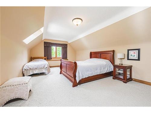 1960 Cream Street, Pelham, ON - Indoor Photo Showing Bedroom