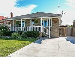 Upper-376 Talbot Street  Hamilton, ON L8H 6T4