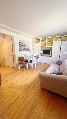 125 Gary Avenue, Hamilton, ON - Indoor Photo Showing Living Room