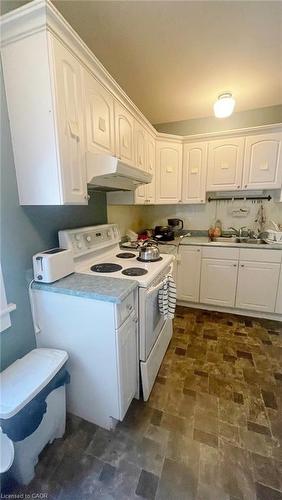125 Gary Avenue, Hamilton, ON - Indoor Photo Showing Kitchen With Double Sink