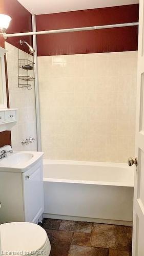 125 Gary Avenue, Hamilton, ON - Indoor Photo Showing Bathroom