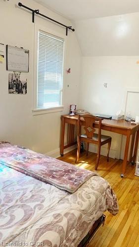 125 Gary Avenue, Hamilton, ON - Indoor Photo Showing Bedroom