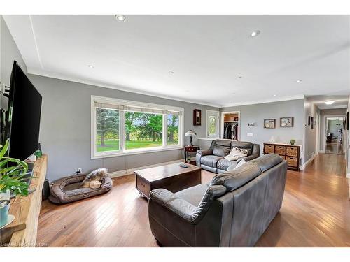 1301 Kohler Road, Cayuga, ON - Indoor Photo Showing Living Room