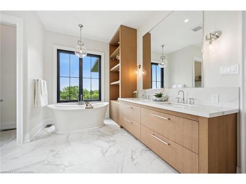 5020 First Line, Erin, ON - Indoor Photo Showing Bathroom