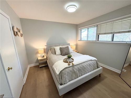 26 Grandfield Street, Hamilton, ON - Indoor Photo Showing Bedroom
