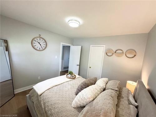 26 Grandfield Street, Hamilton, ON - Indoor Photo Showing Bedroom